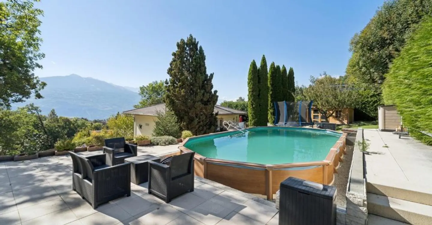 Individual villa with pool and beautiful exteriors - Photo 1 of 13