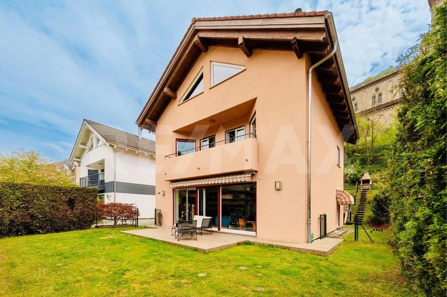 Einfamilienhaus mit Garten - Foto 1 von 13