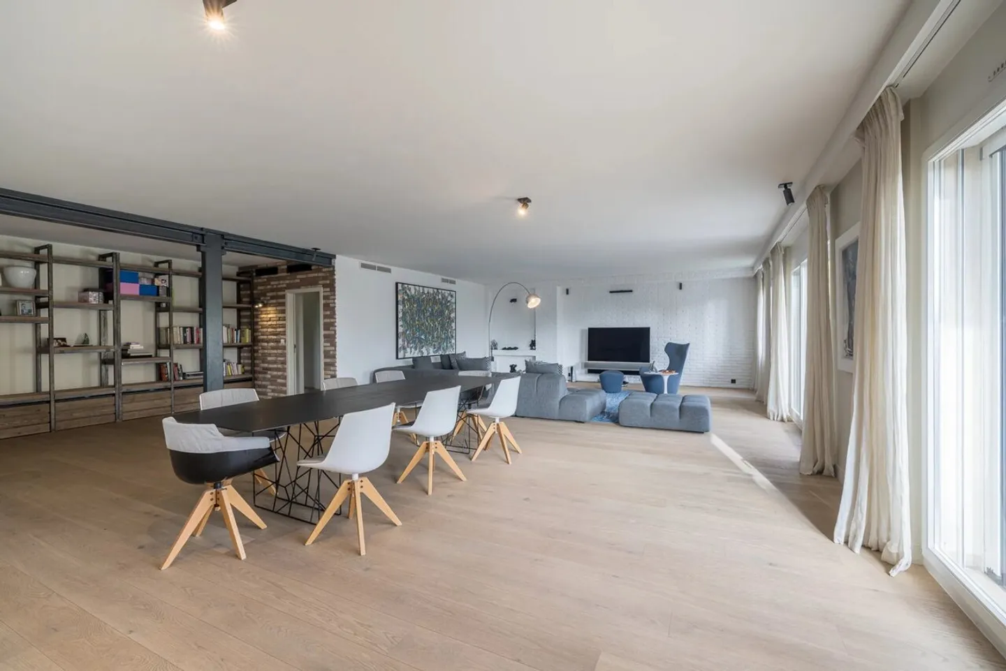 Elegance and Serenity in Cologny - Exceptional Apartment with Terraces - Photo 6 of 11