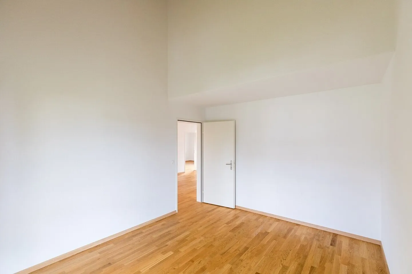 Ampio appartamento di 4,5 stanze all'ultimo piano - Foto 6 di 9