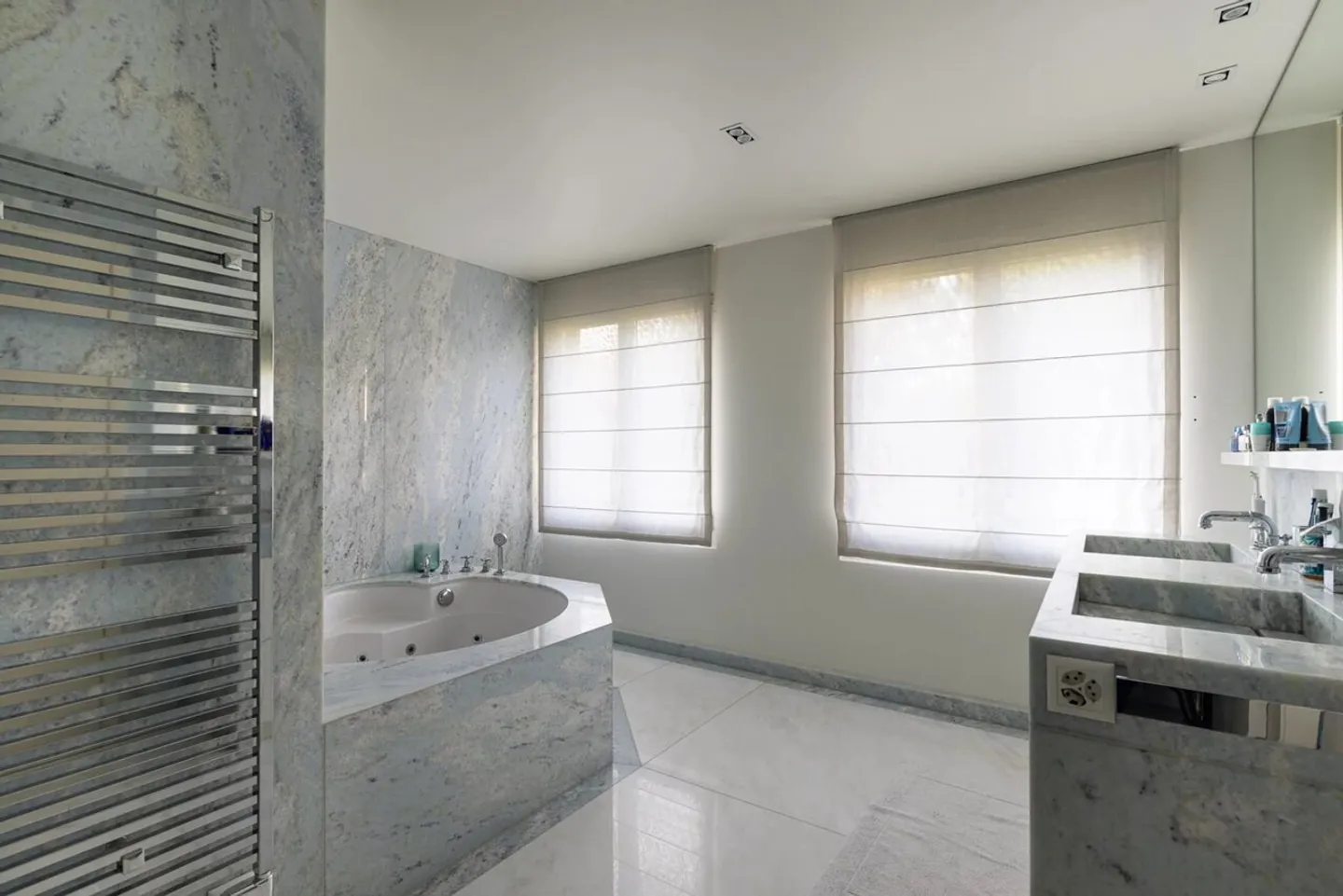 Elegance and Serenity in Cologny - Exceptional Apartment with Terraces - Photo 9 of 11