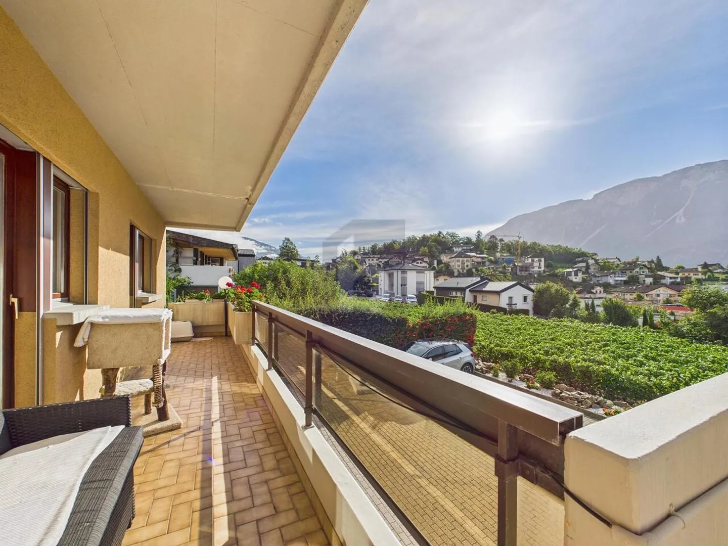 SPACIOUS AND BRIGHT WITH A MAGNIFICENT VIEW - Photo 5 of 6