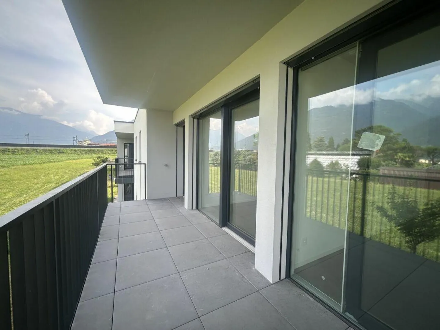 Nouveaux appartements de 4,5 pièces avec grande terrasse - Photo 3 sur 13