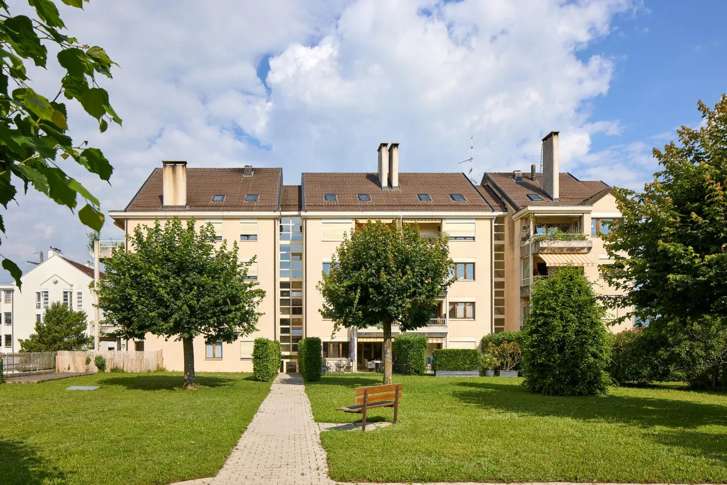 Appartement moderne dans un quartier vert - Photo 1 sur 4