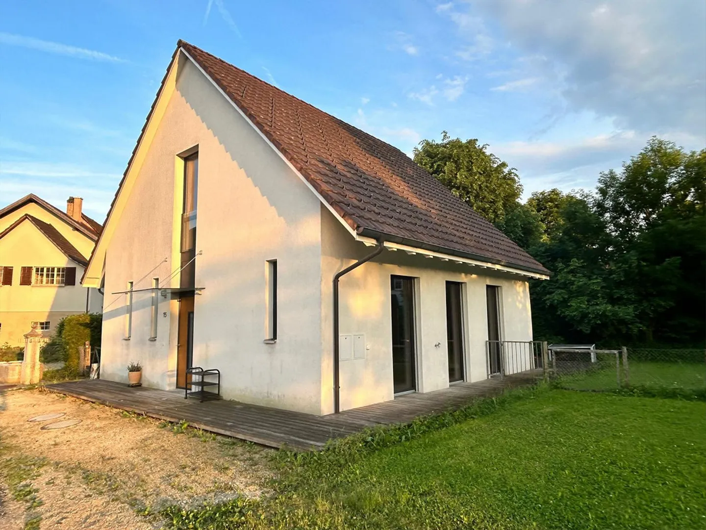Charmante maison individuelle de 3,5 pièces avec grand jardin - Photo 1 sur 21