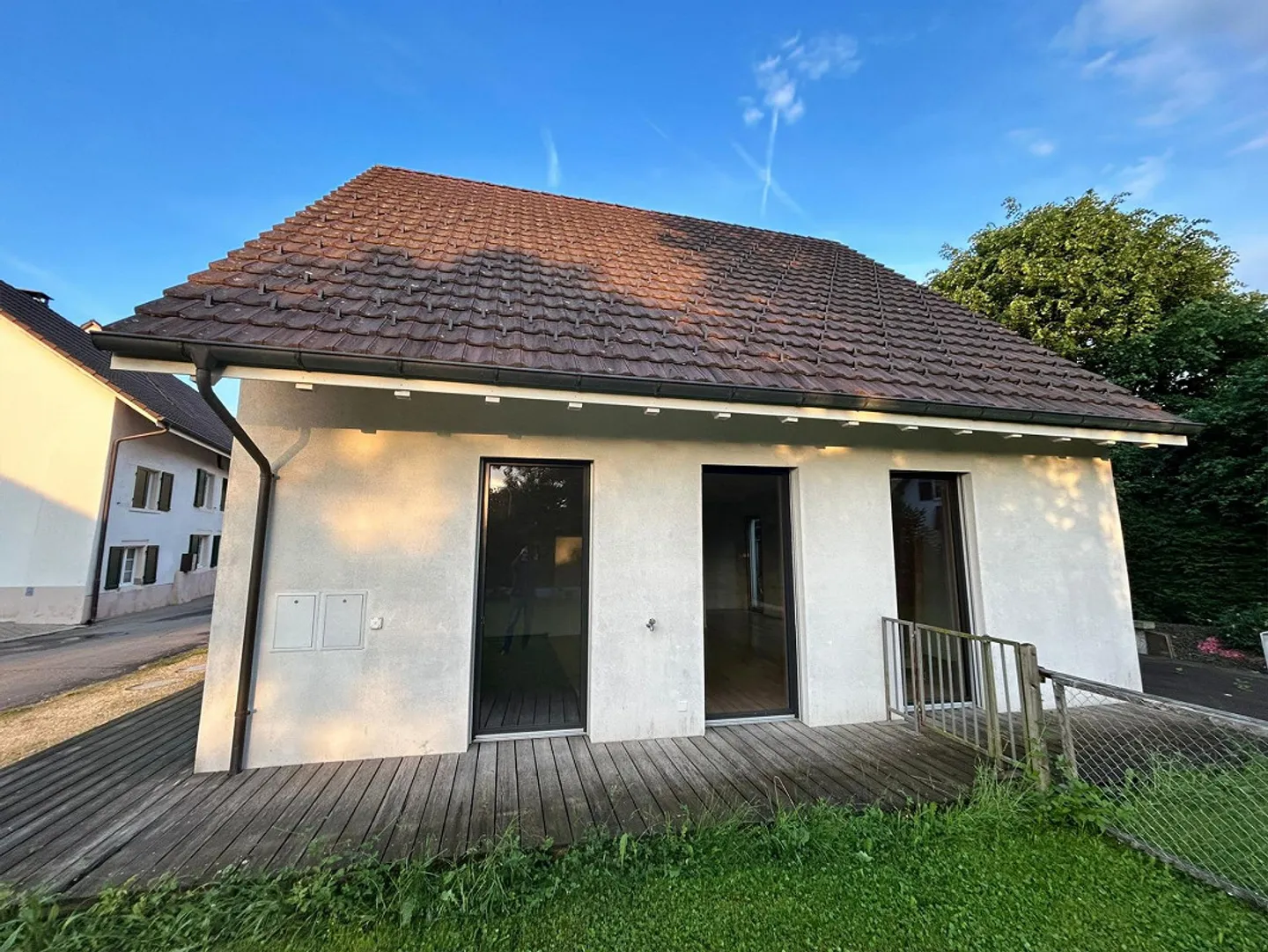 Charmante maison individuelle de 3,5 pièces avec grand jardin - Photo 2 sur 21