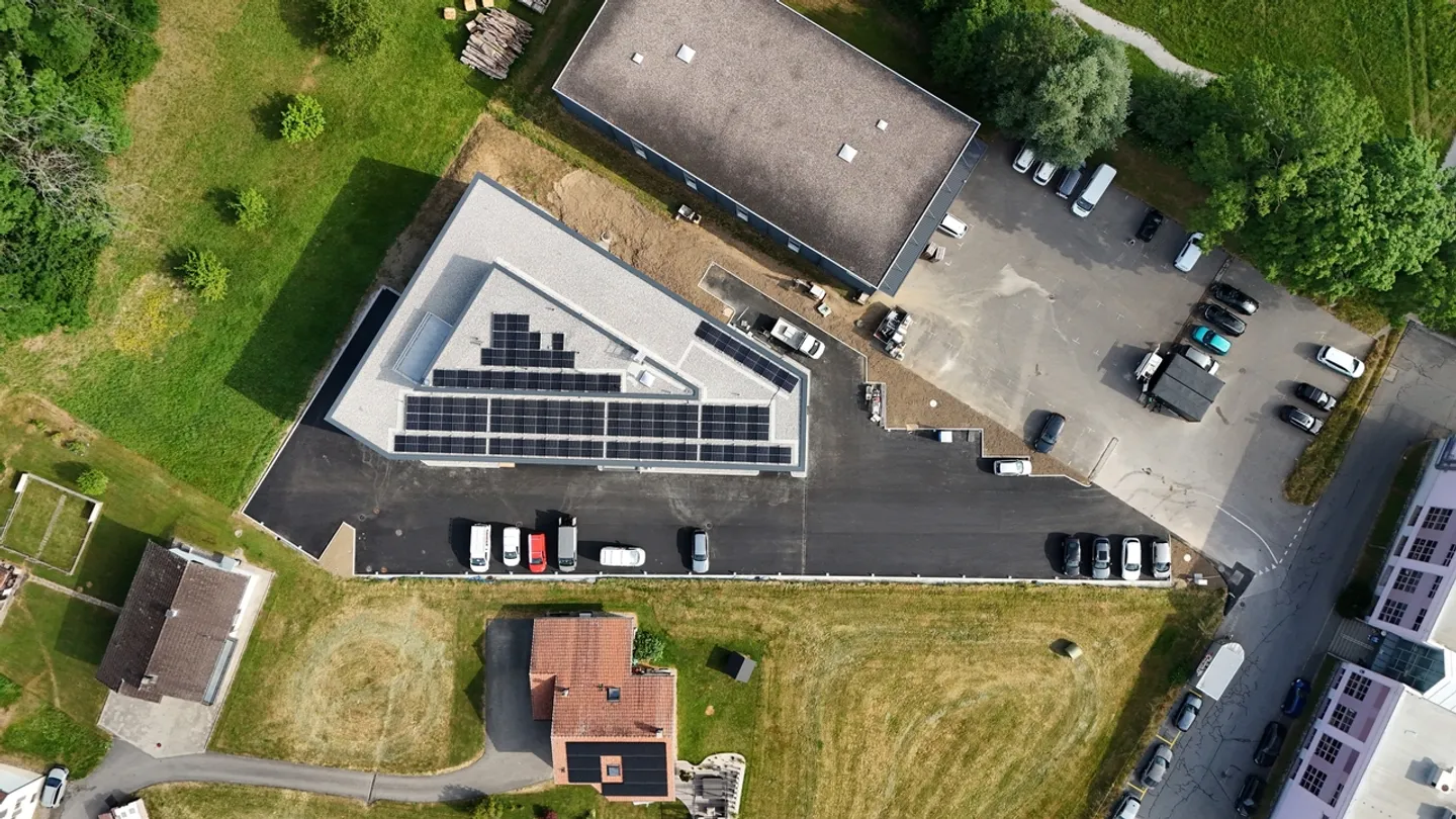 New mixed-use building: Only 2 lots available for rent! - Photo 3 of 6