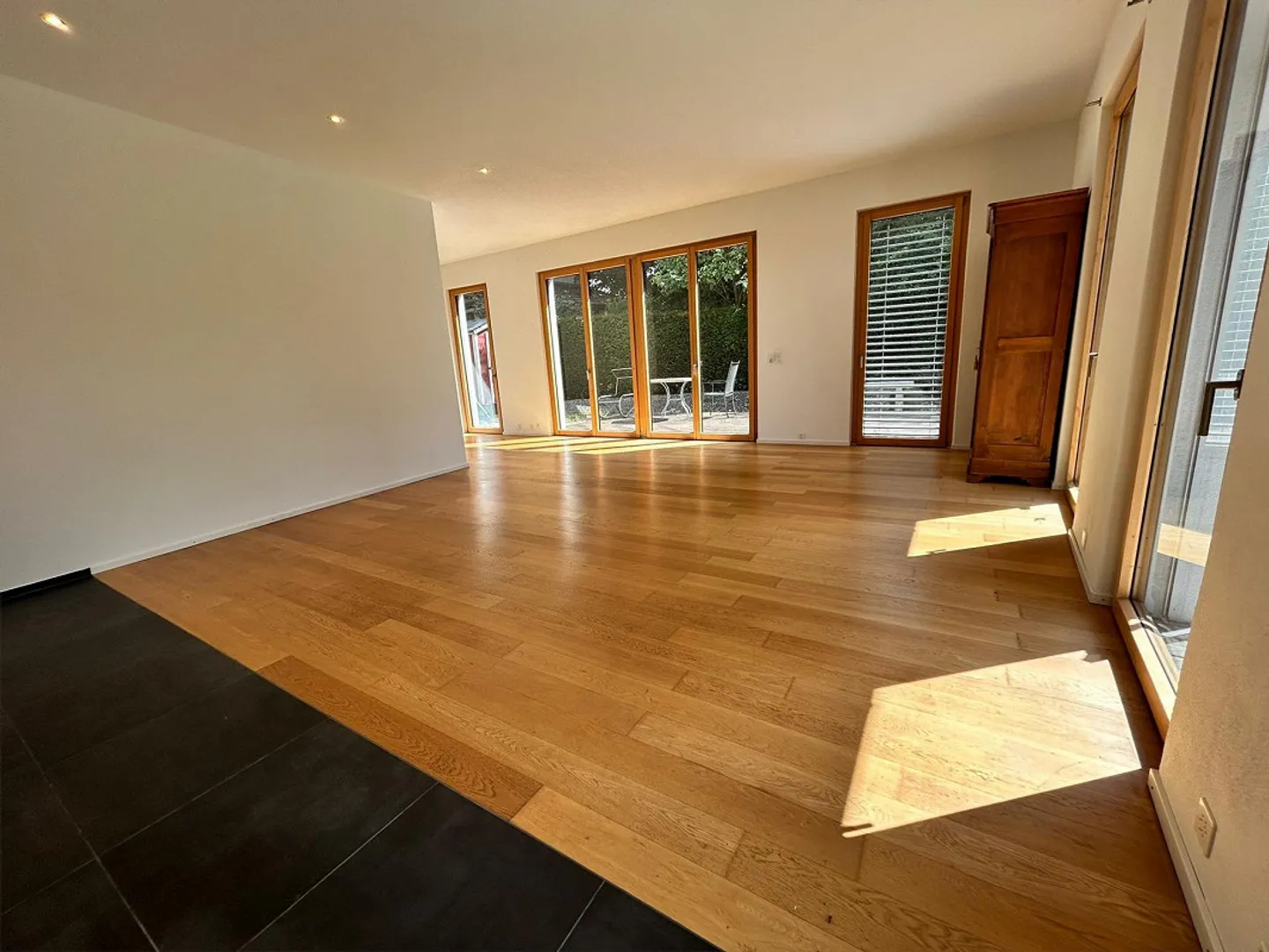 Charmante maison individuelle de 3,5 pièces avec grand jardin - Photo 8 sur 21