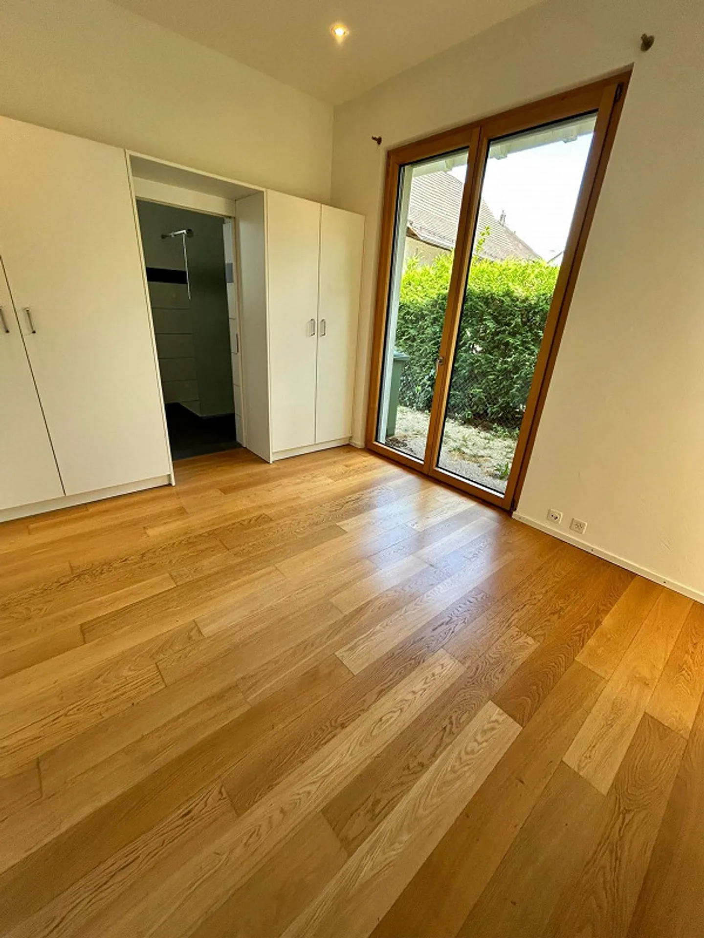 Charmante maison individuelle de 3,5 pièces avec grand jardin - Photo 13 sur 21