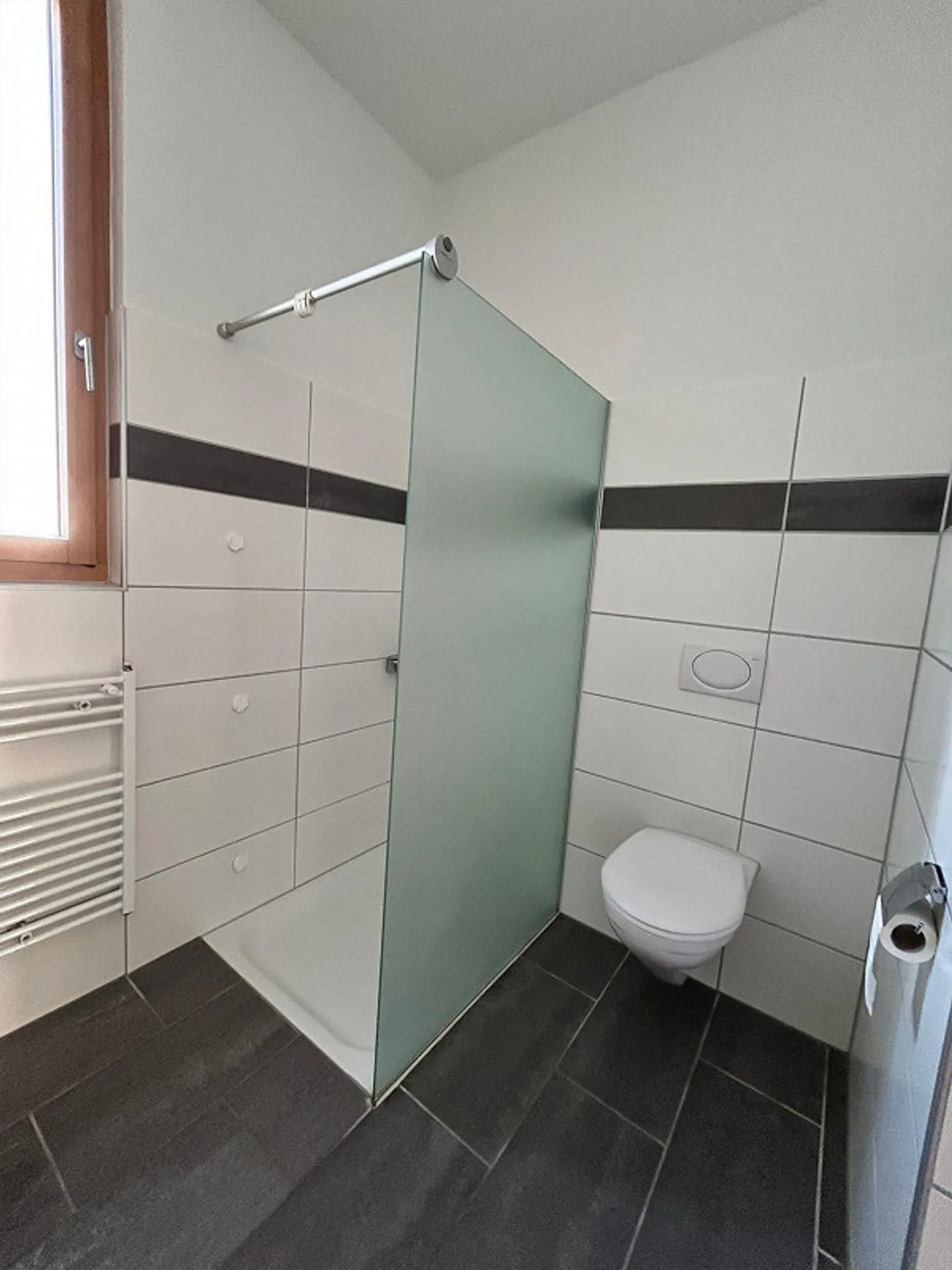 Charmante maison individuelle de 3,5 pièces avec grand jardin - Photo 15 sur 21