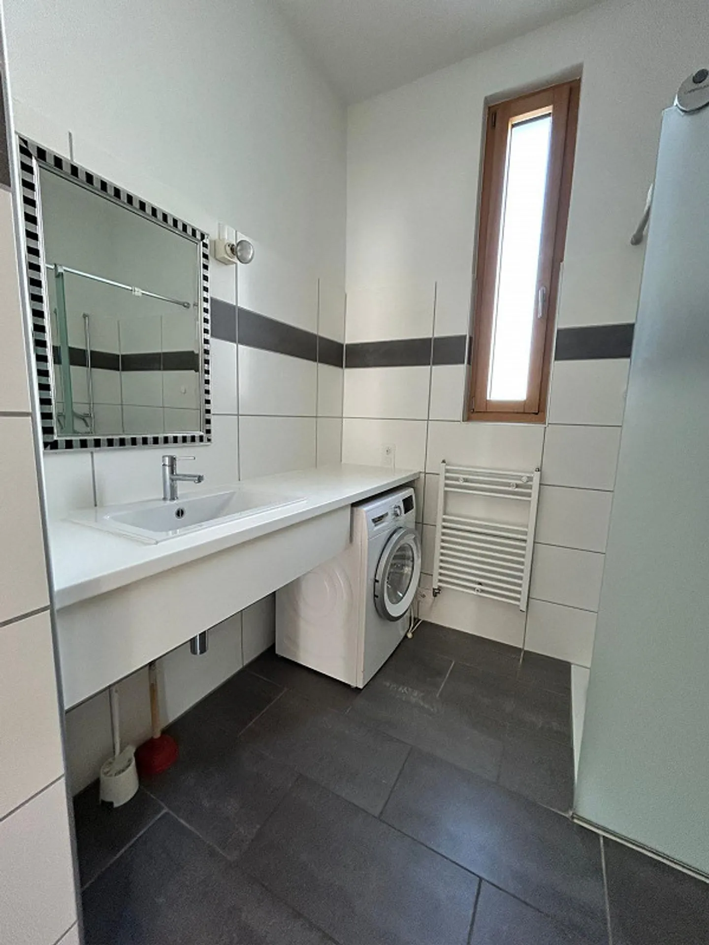Charmante maison individuelle de 3,5 pièces avec grand jardin - Photo 16 sur 21