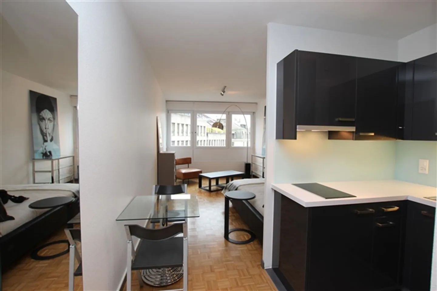 studio apartment - Photo 2 of 4