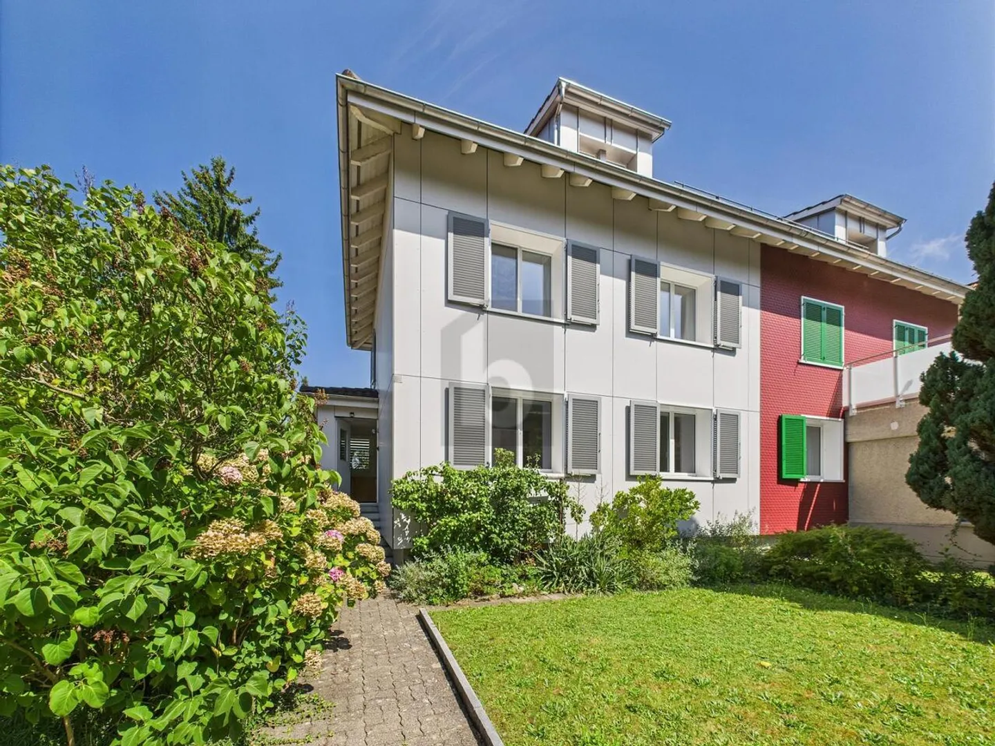 Modernes Reihenhaus mit Garten - Foto 1 von 6