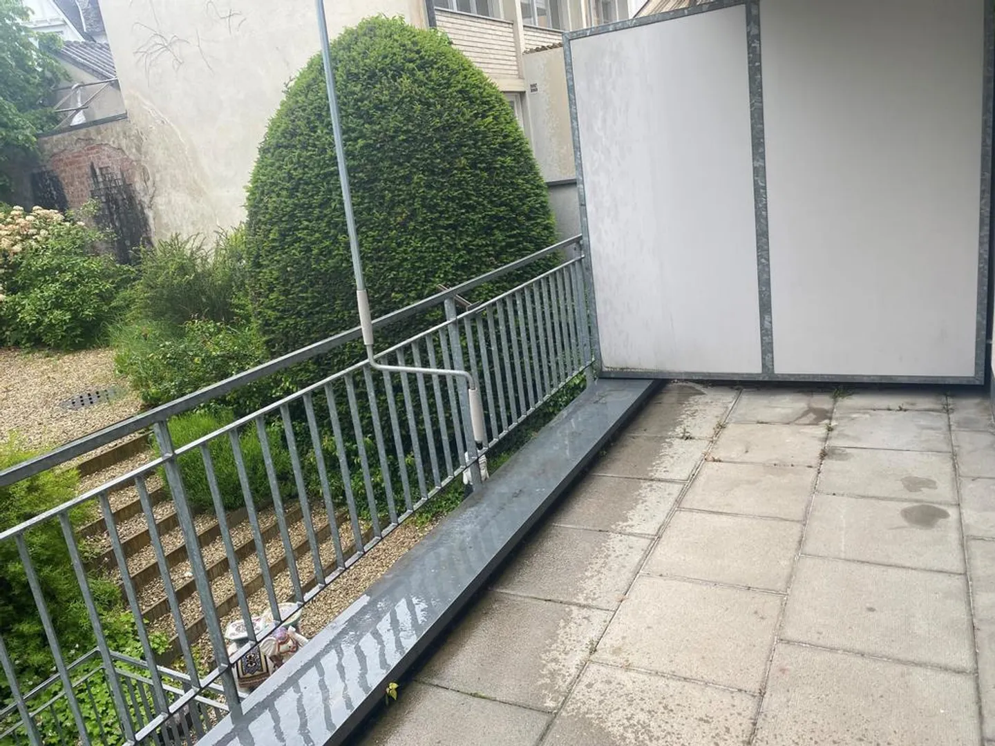 Living with Balcony in the Courtyard - Photo 4 of 8