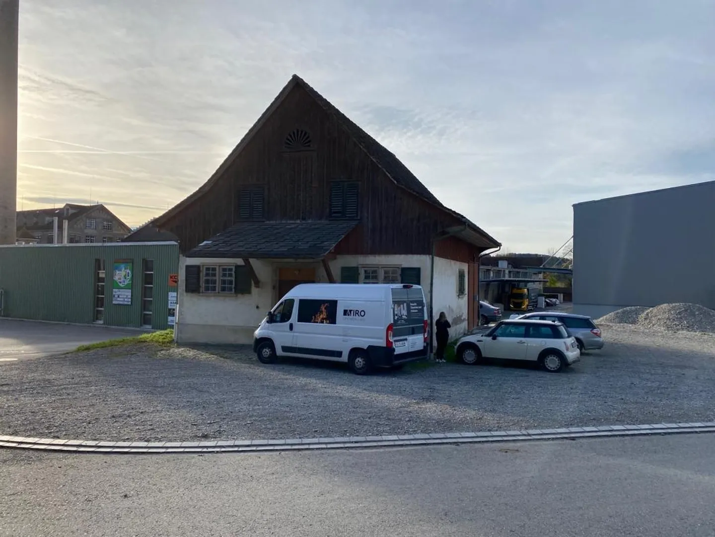 Officina, Magazzino e Spazio di Stoccaggio Esterno - Foto 2 di 8