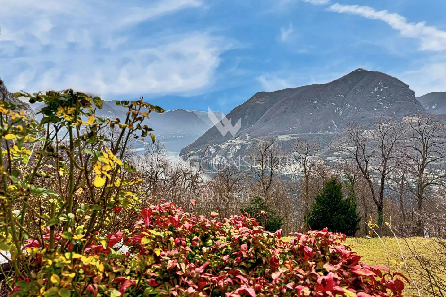 Elegant penthouse apartment with a view of Lake Lugano in Lugano-Carona for sale - Photo 2 of 12