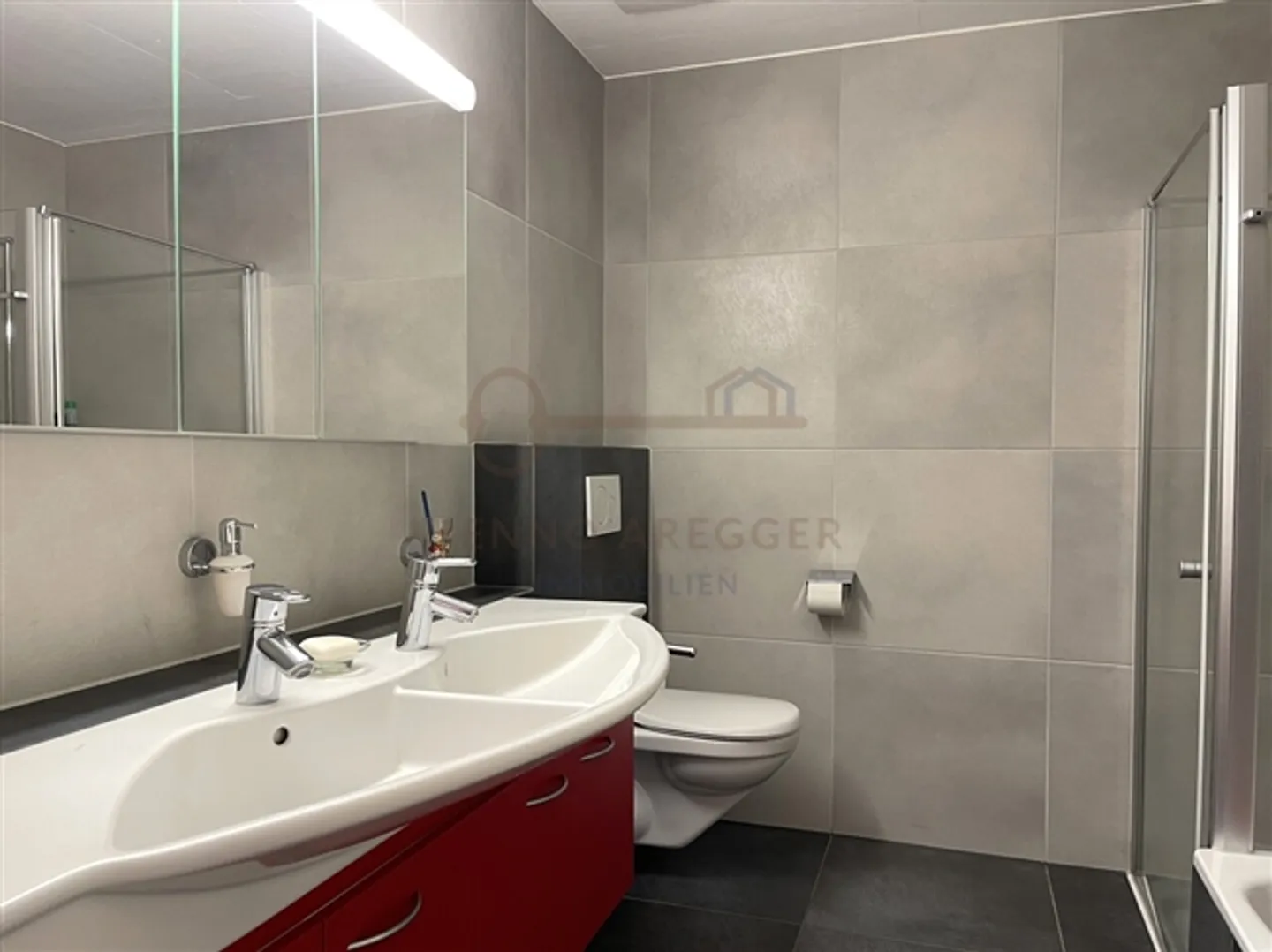 «Neuwertige 4½-Zi-Gartenwohnung mit praktischen Zusatzräumen» - Foto 7 von 12