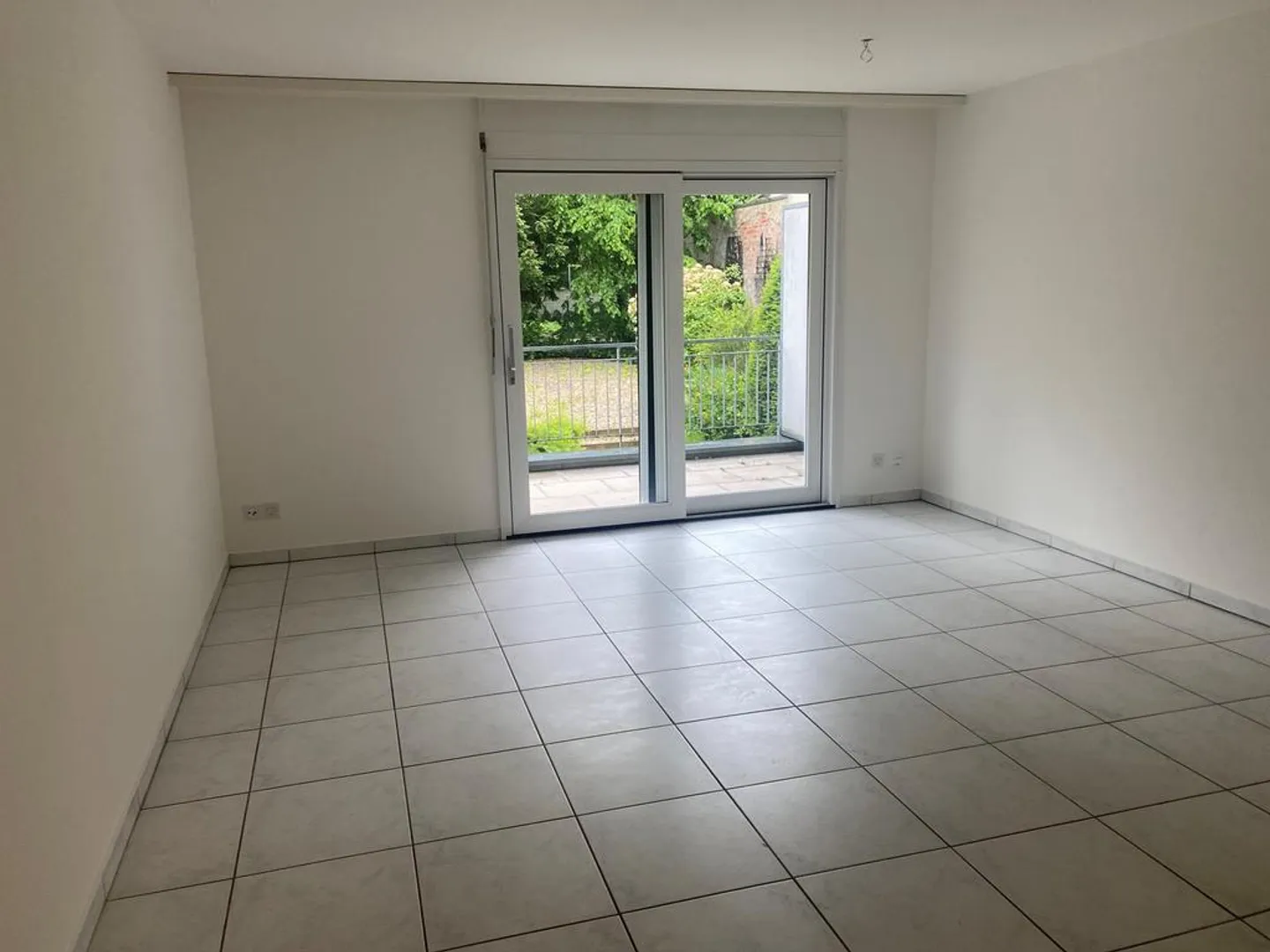 Living with Balcony in the Courtyard - Photo 6 of 8