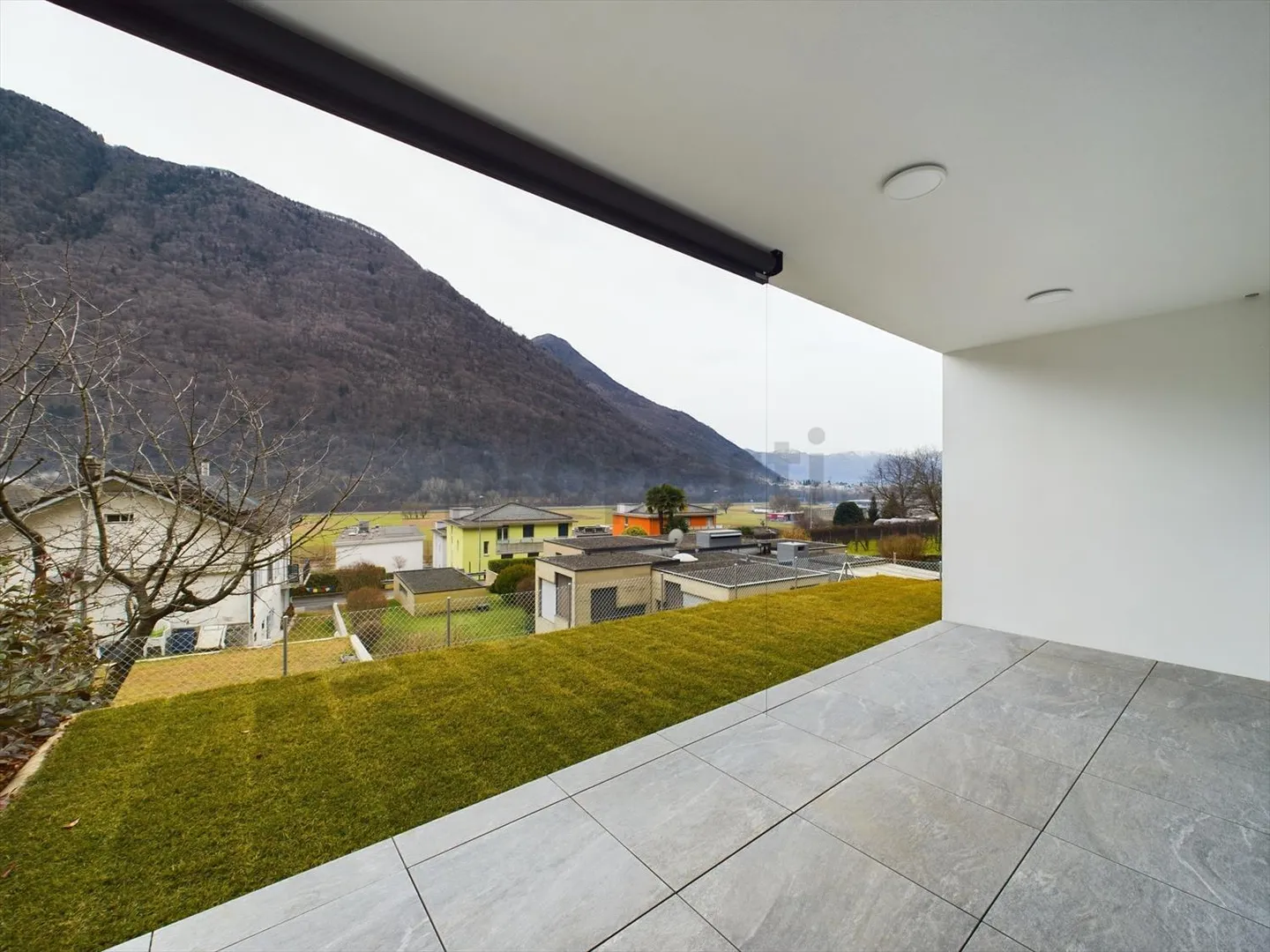 Helles 2,5-Zimmer-Appartement mit Garten in neuer Bauweise in Lumino - Foto 6 von 7