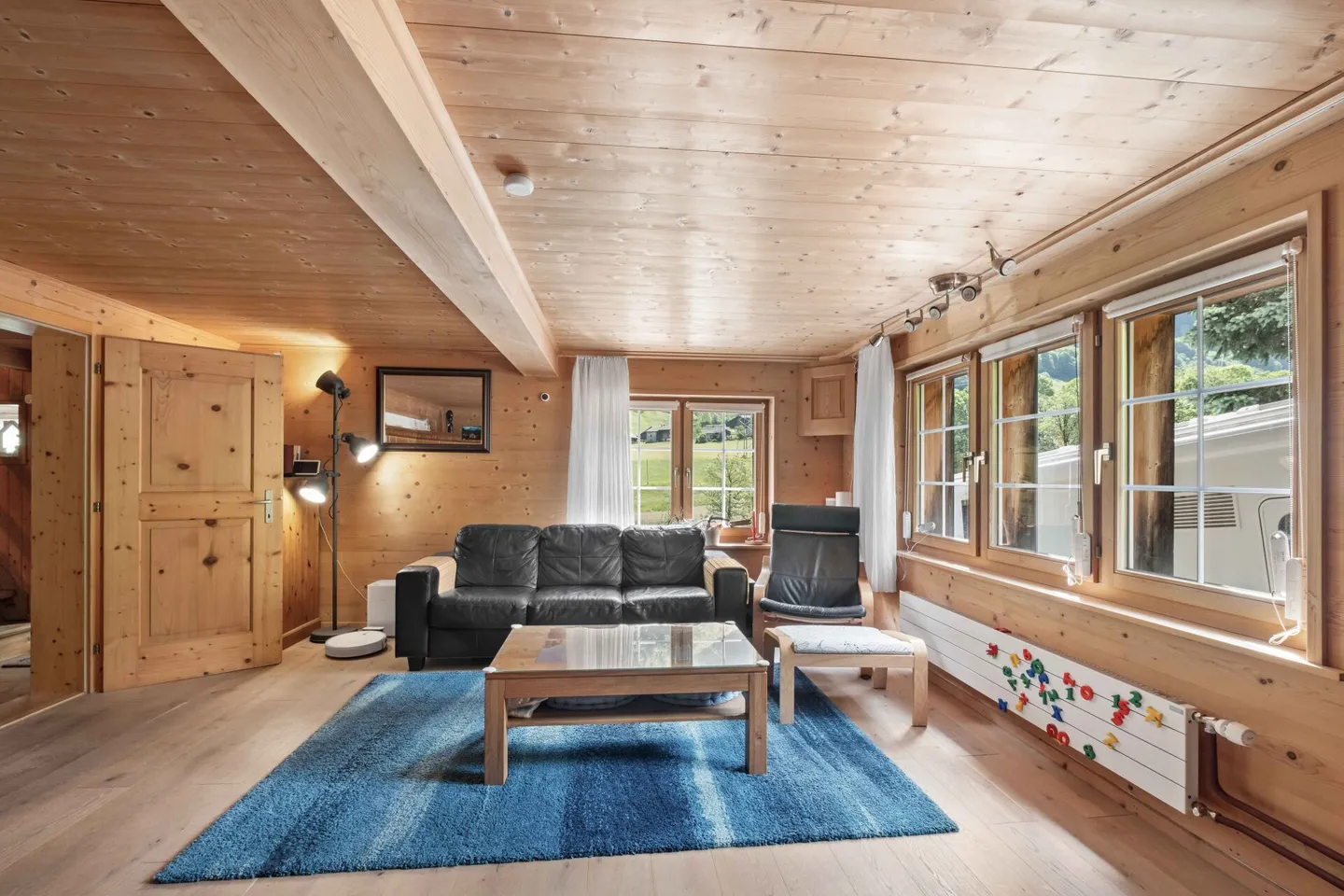 Grosses 8.5-Zimmer-Einfamilienhaus mit schönem Garten an sonniger Lage in Elm GL - Foto 7 von 25