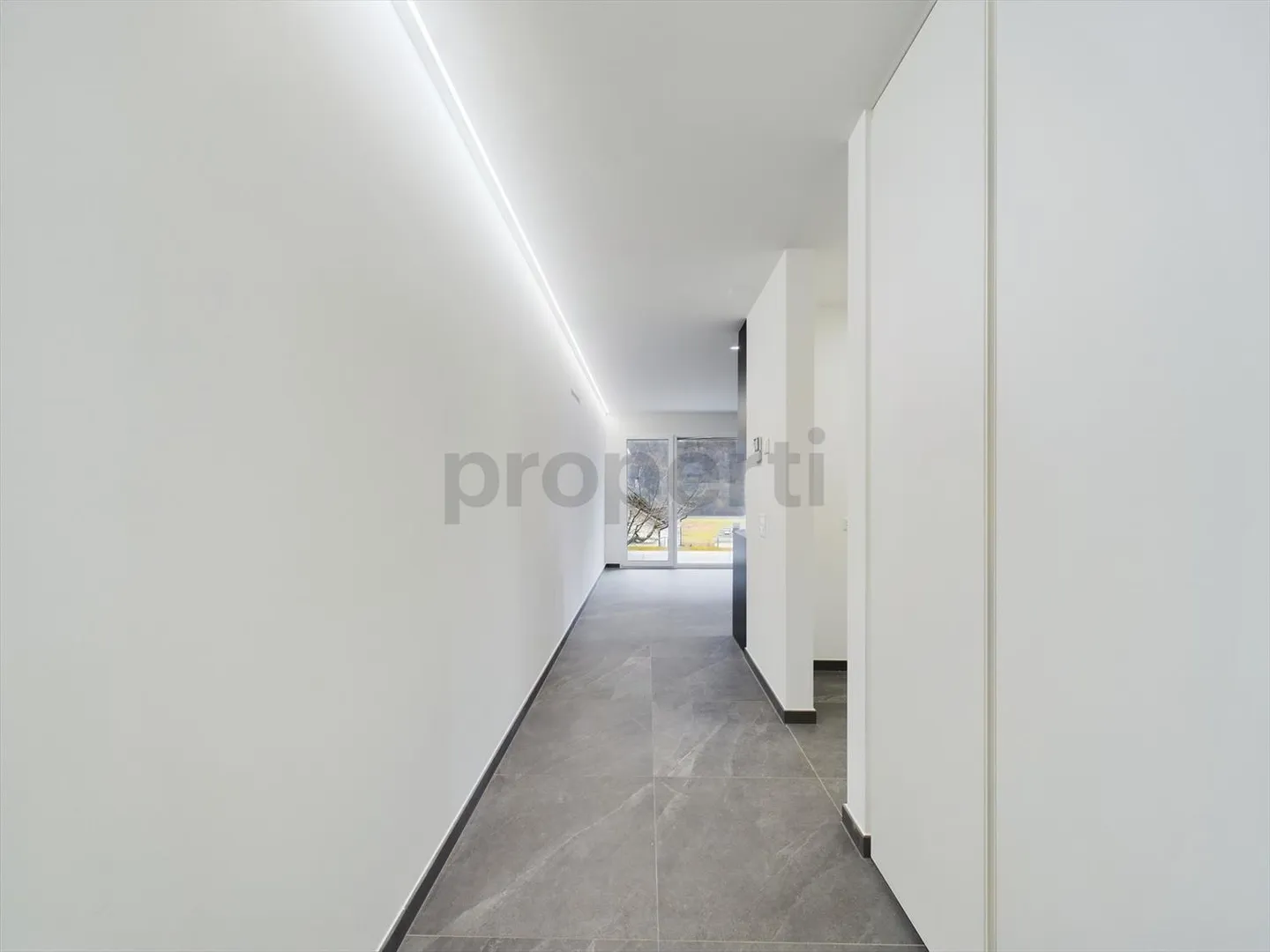 Helles 2,5-Zimmer-Appartement mit Garten in neuer Bauweise in Lumino - Foto 4 von 7