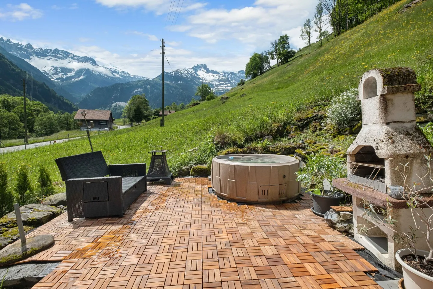 Grosses 8.5-Zimmer-Einfamilienhaus mit schönem Garten an sonniger Lage in Elm GL - Foto 5 von 25