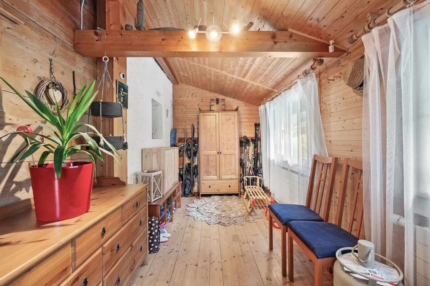 Grosses 8.5-Zimmer-Einfamilienhaus mit schönem Garten an sonniger Lage in Elm GL - Foto 14 von 25