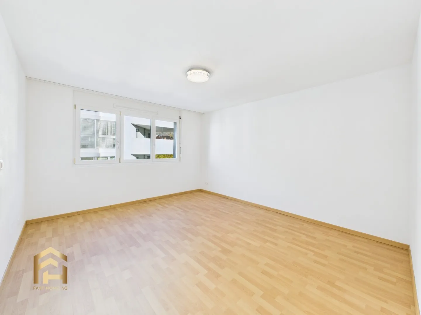 Appartamento elegante e luminoso di 5,5 stanze nel centro di Brig - Foto 4 di 13