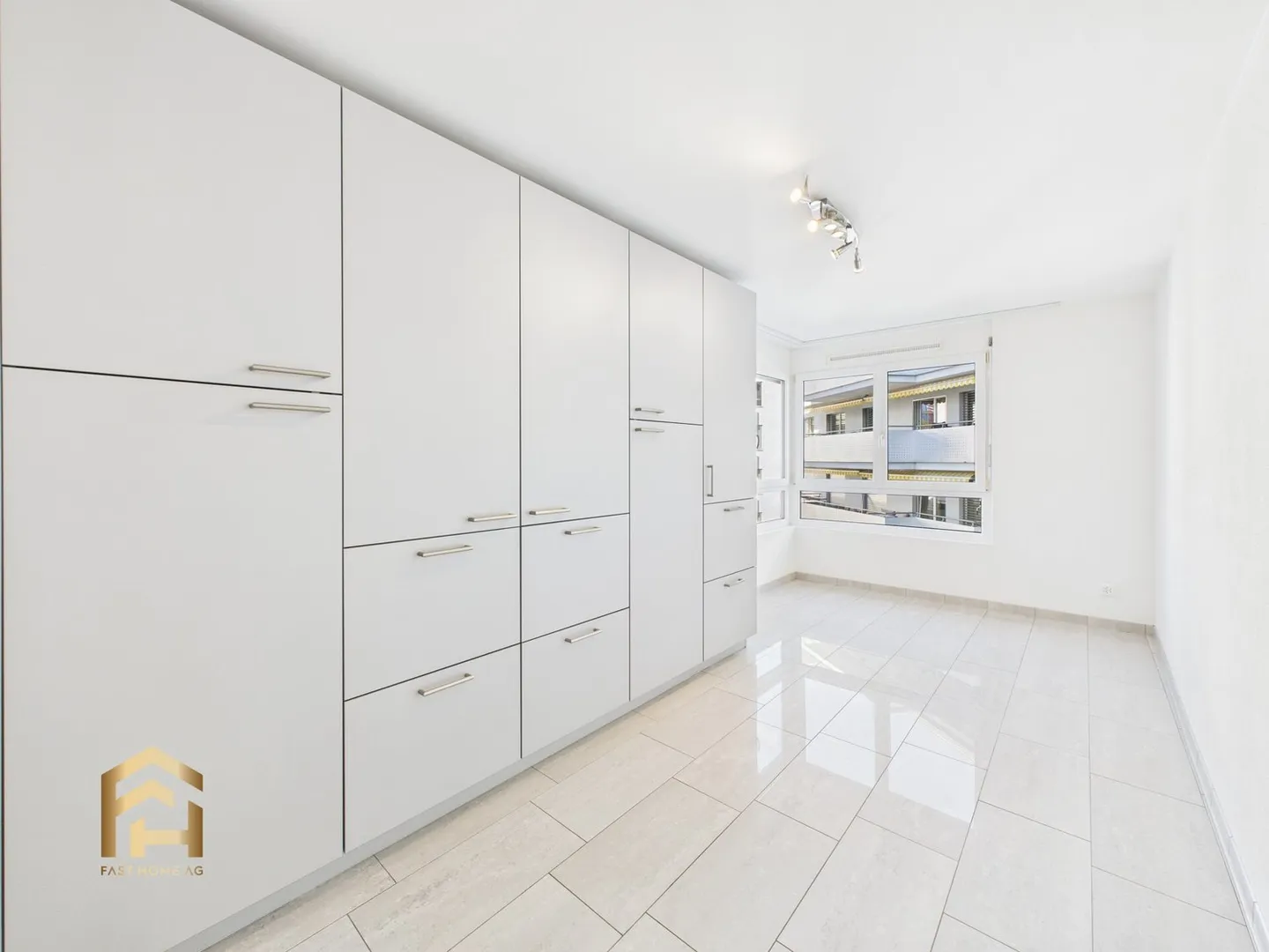 Appartamento elegante e luminoso di 5,5 stanze nel centro di Brig - Foto 7 di 13