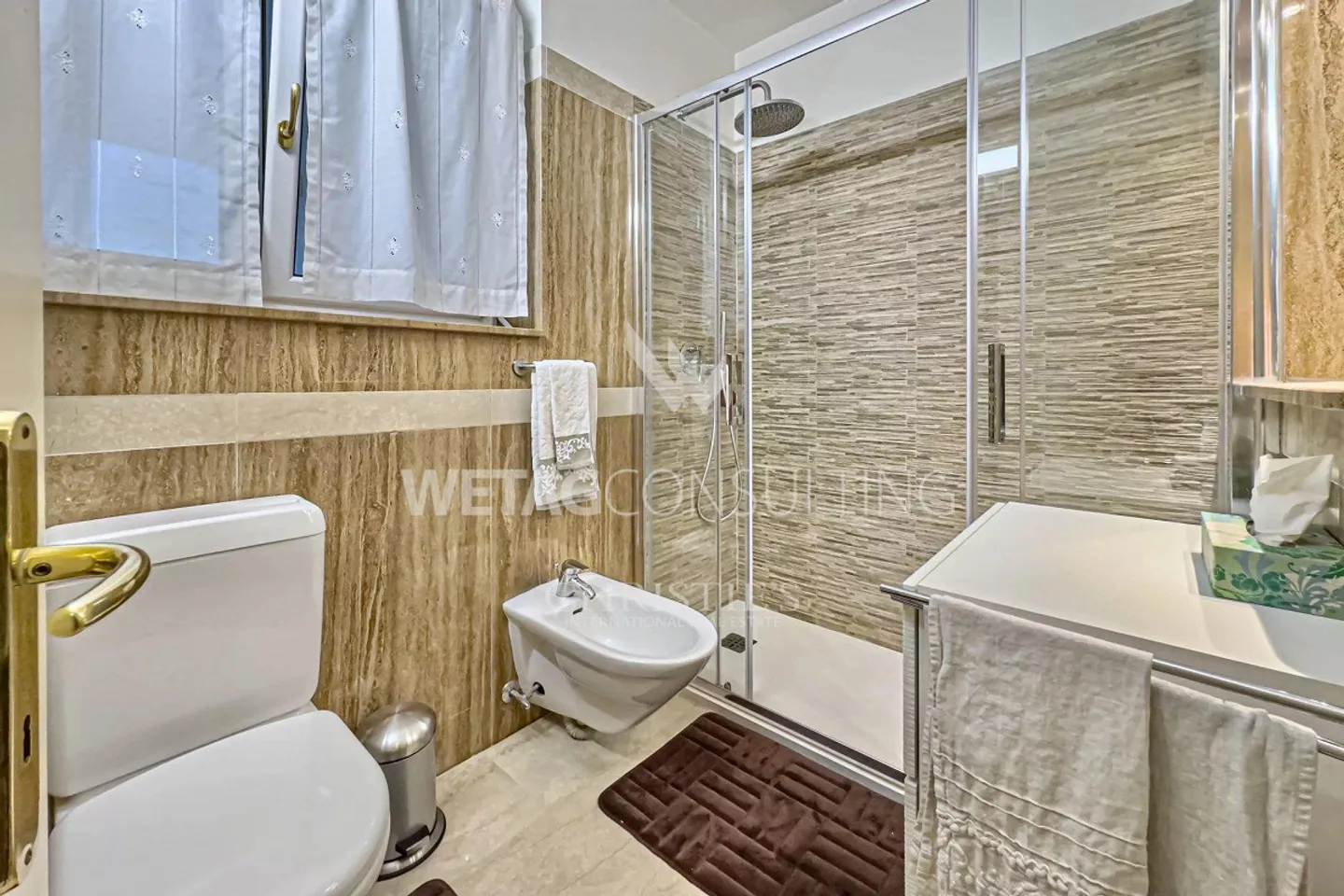 Elegant penthouse apartment with a view of Lake Lugano in Lugano-Carona for sale - Photo 10 of 12