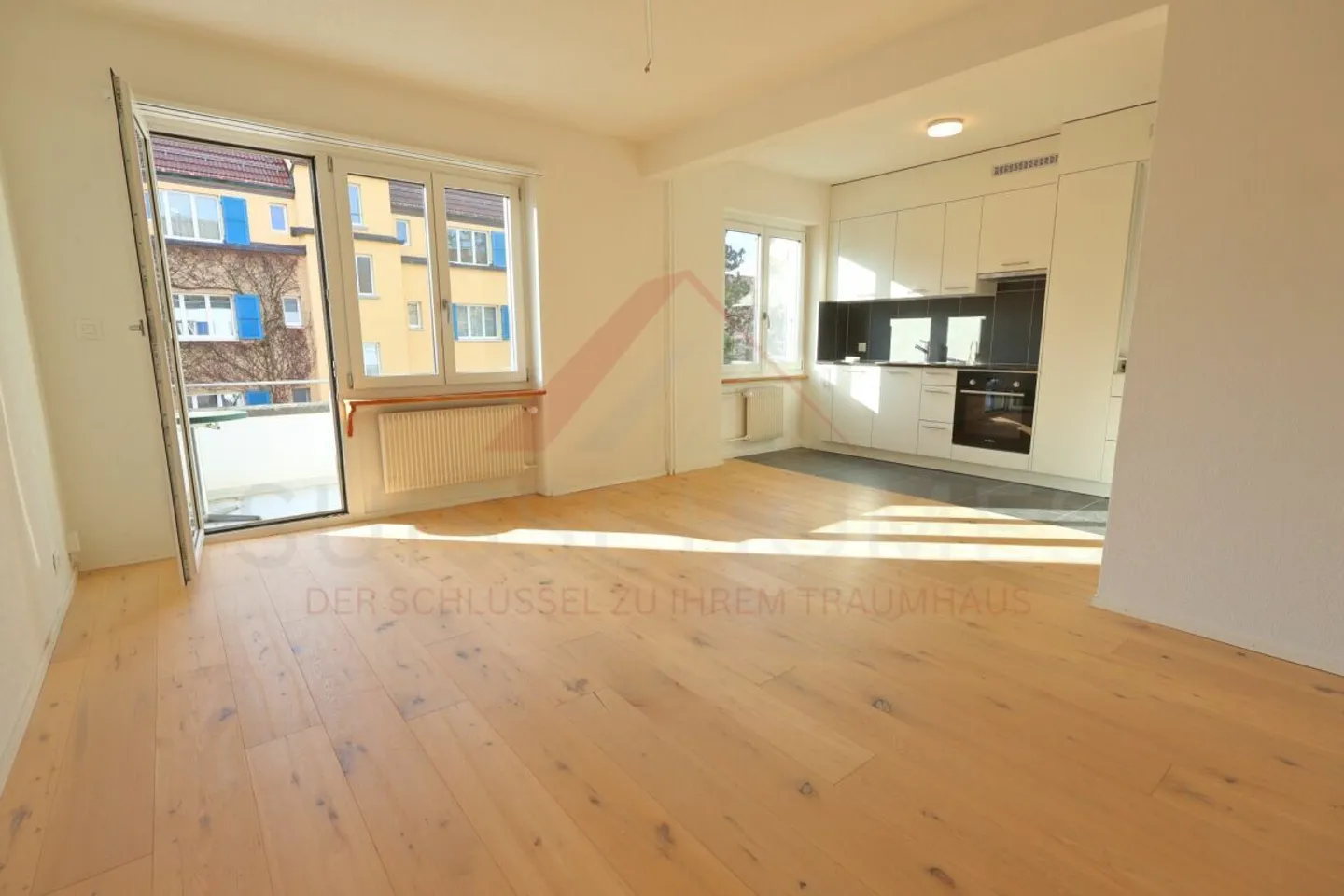 Modern 2-room apartment with balcony - freshly renovated and available immediately - Photo 2 of 11