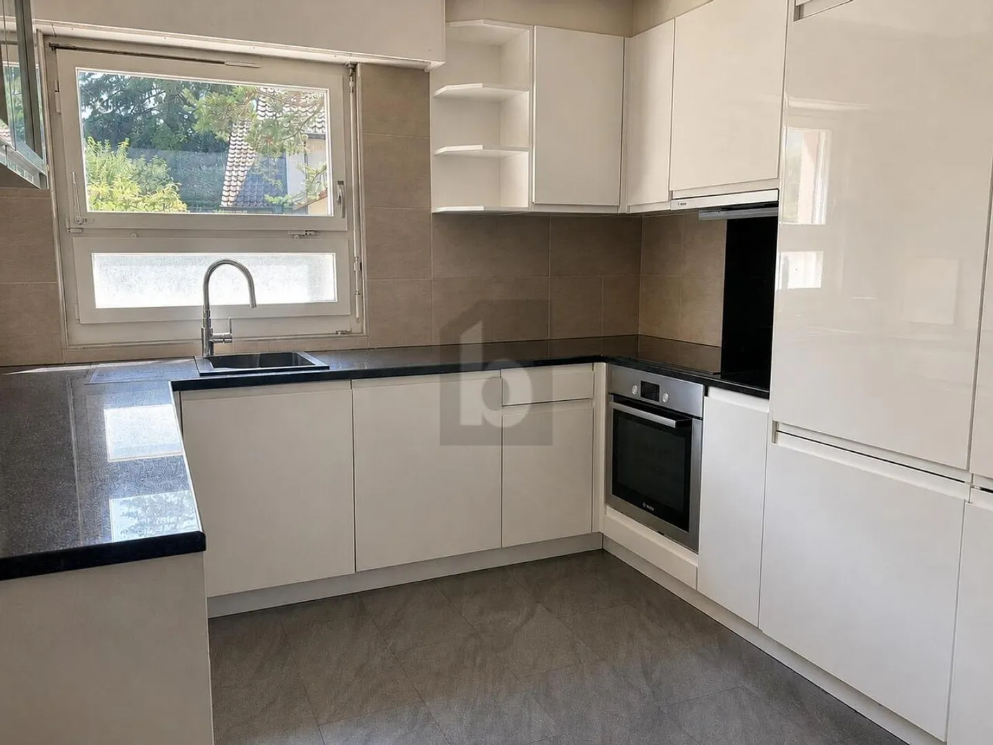 FURNISHED WITH LAKE VIEW - Photo 4 of 6