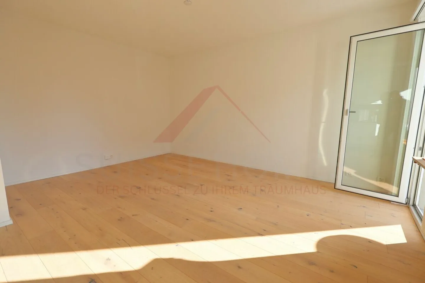 Modern 2-room apartment with balcony - freshly renovated and available immediately - Photo 3 of 11