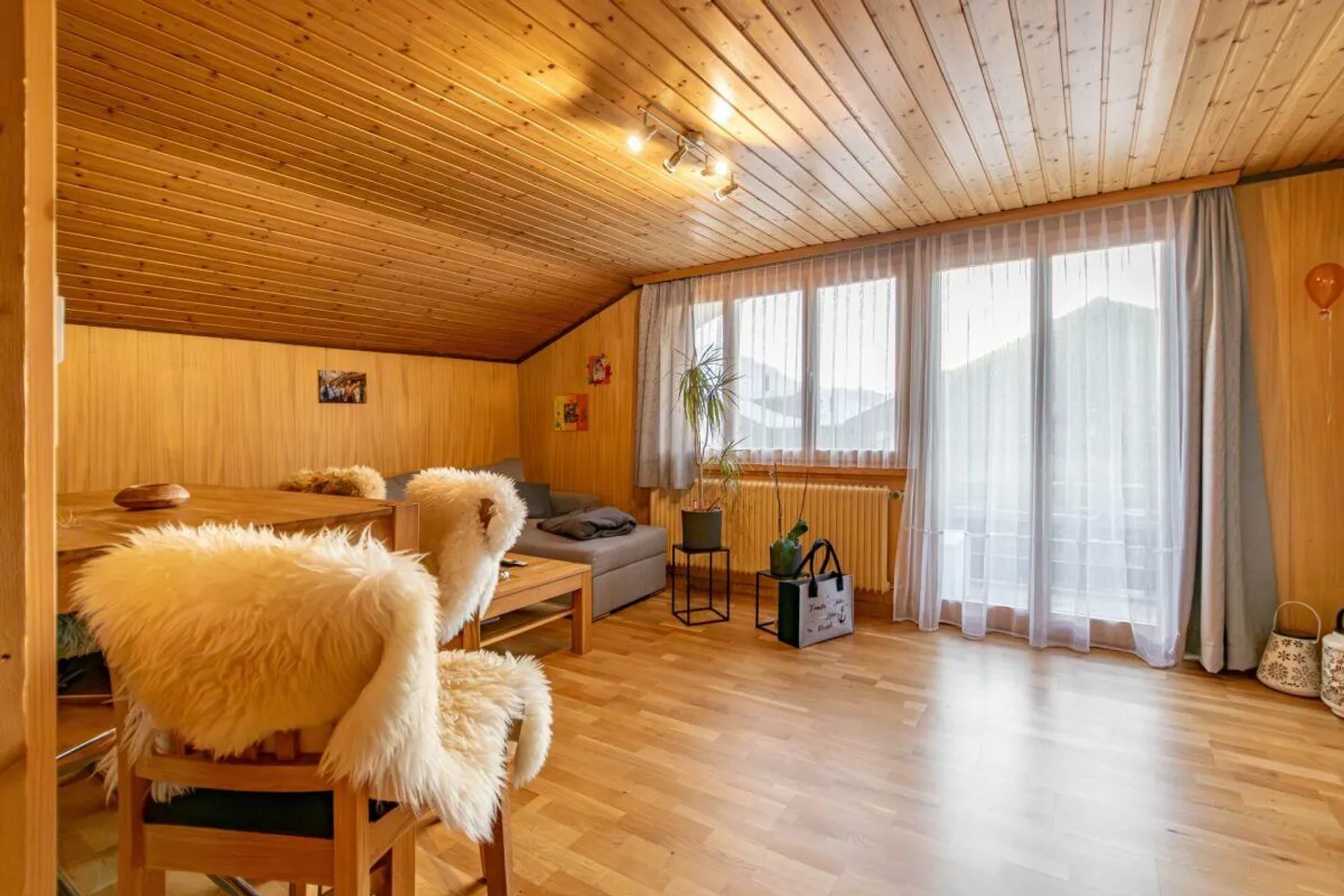Appartement sous les combles de 5,5 pièces à Bellwald - spacieux, calme, avec vue sur la montagne - Photo 2 sur 15