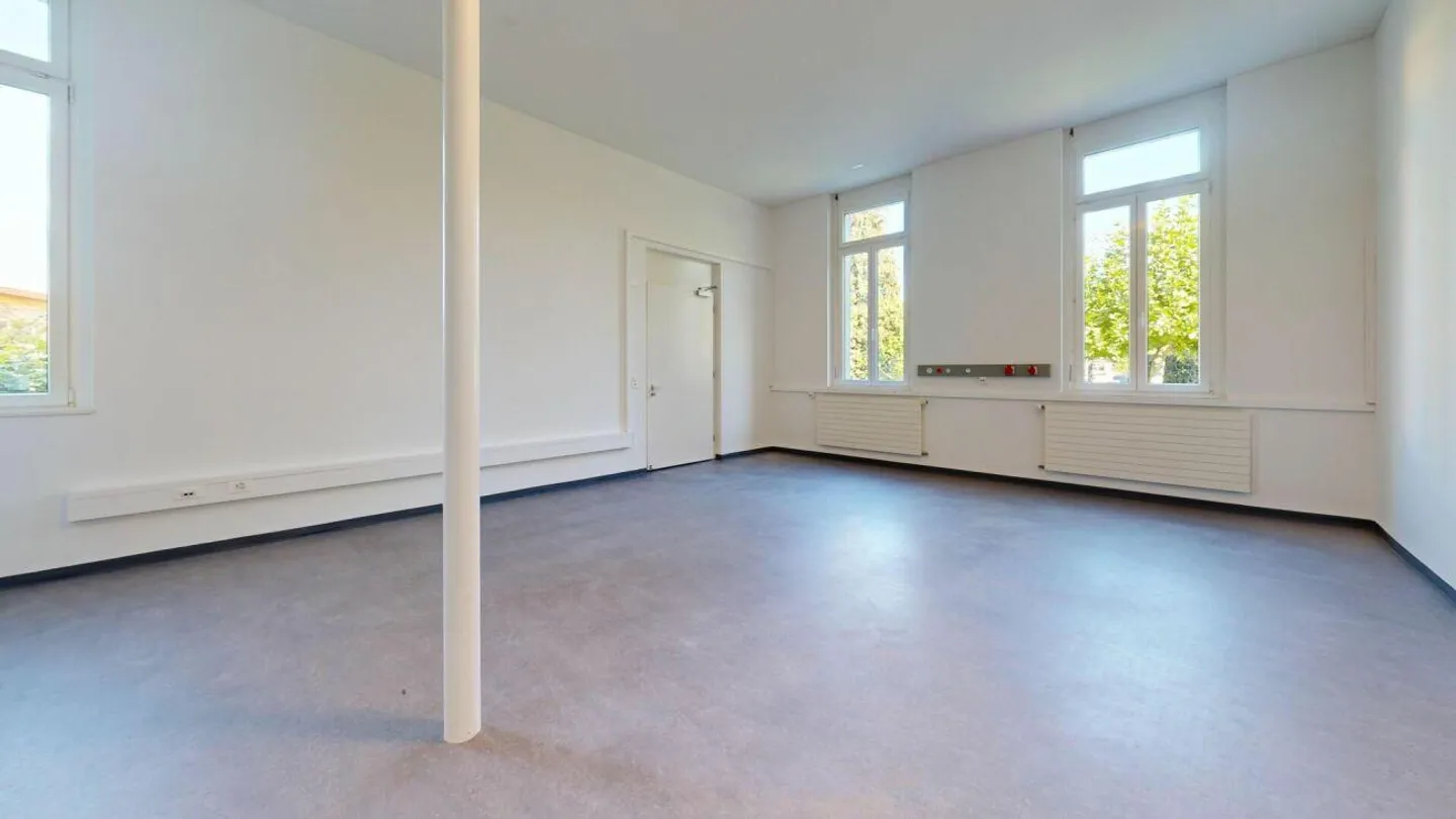 Zwei Büros mit grossem Lagerraum im Erdgeschoss - Foto 5 von 12
