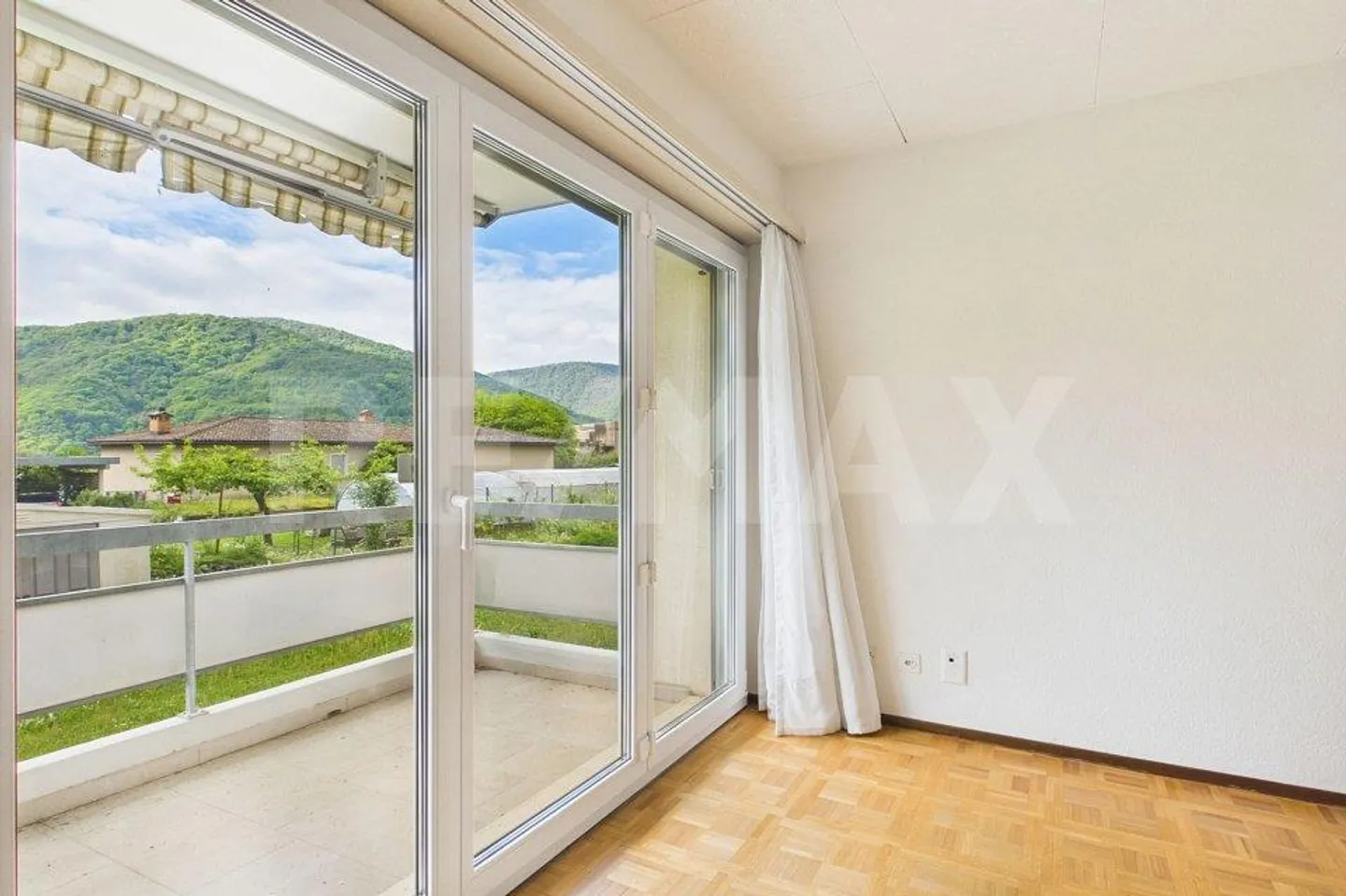 Appartement rénové 2,5 pièces avec balcon - Photo 6 sur 12