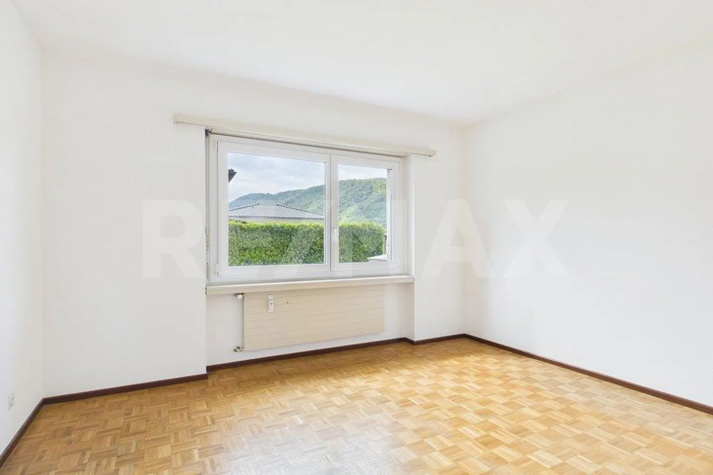 Appartement rénové 2,5 pièces avec balcon - Photo 10 sur 12