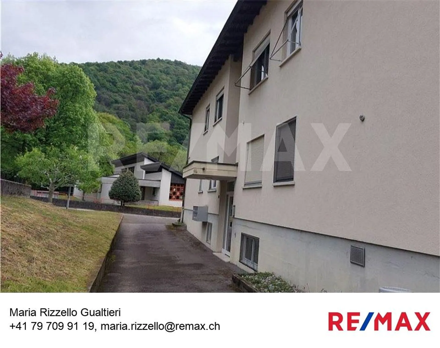 Appartement rénové 2,5 pièces avec balcon - Photo 1 sur 12