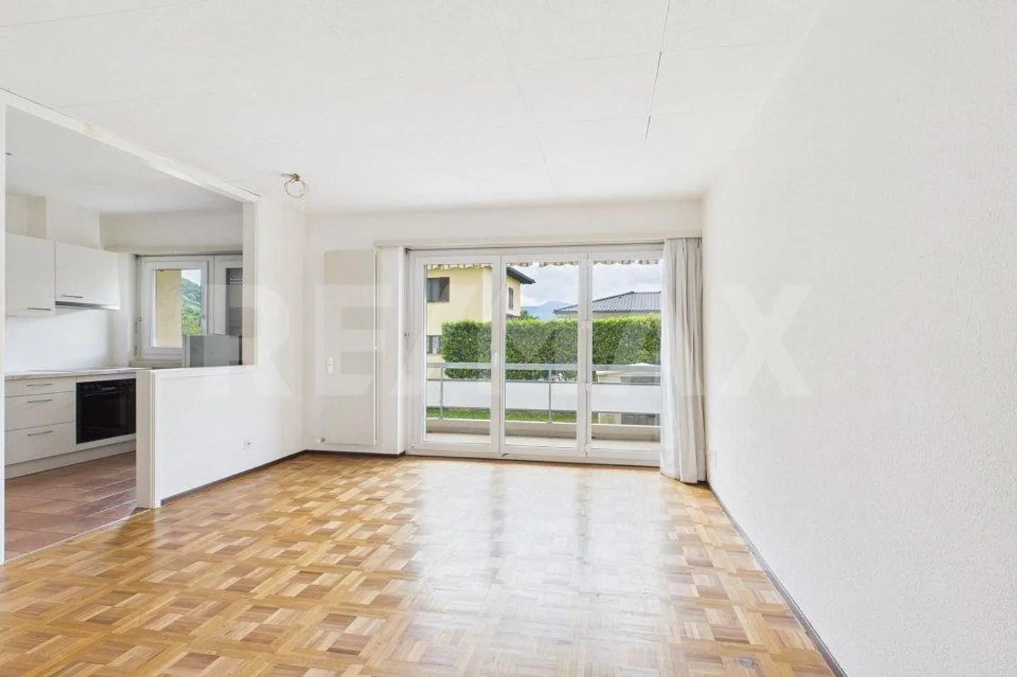 Appartement rénové 2,5 pièces avec balcon - Photo 5 sur 12