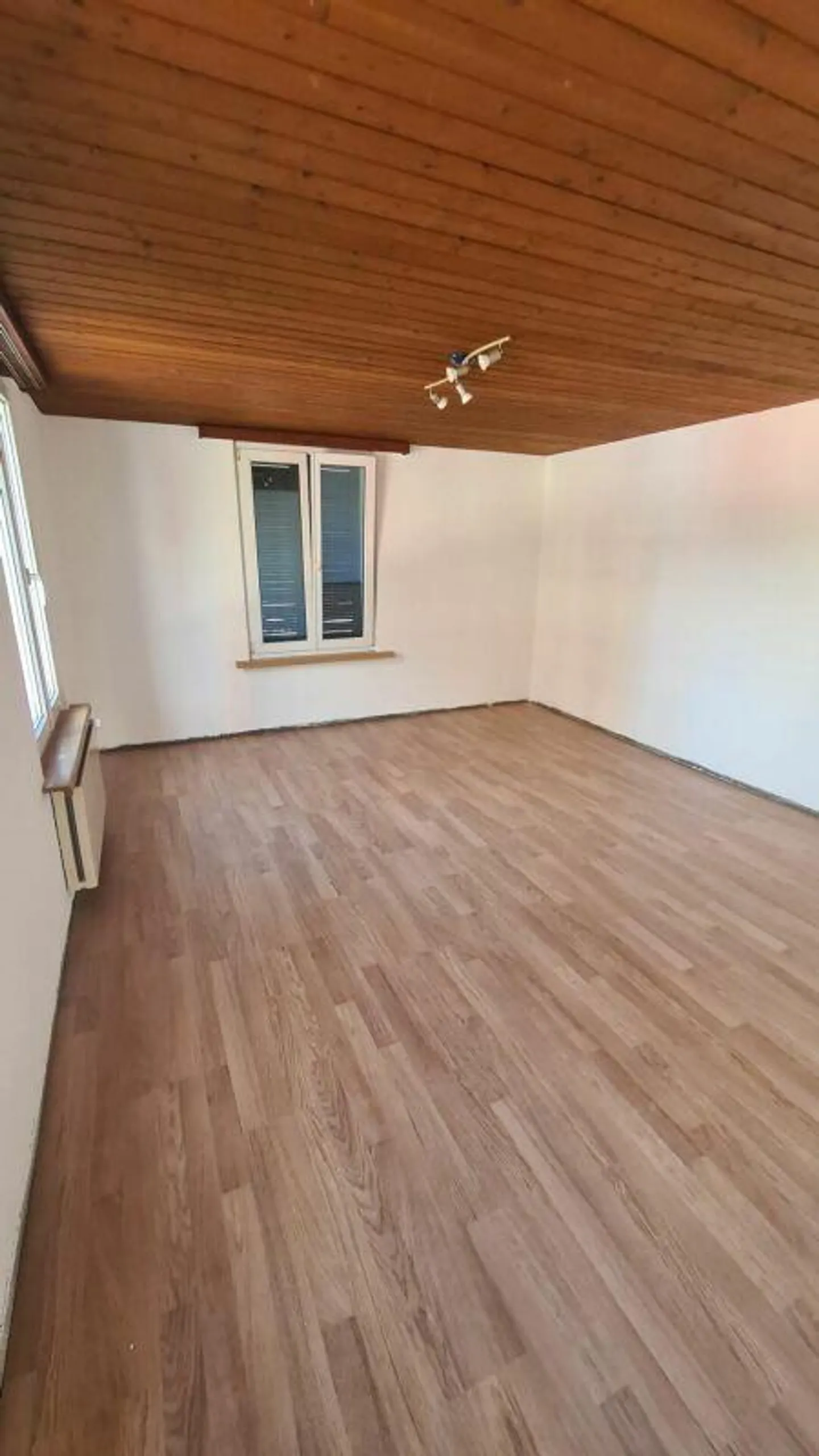 Appartement de 3 pièces dans un emplacement central - Photo 4 sur 7