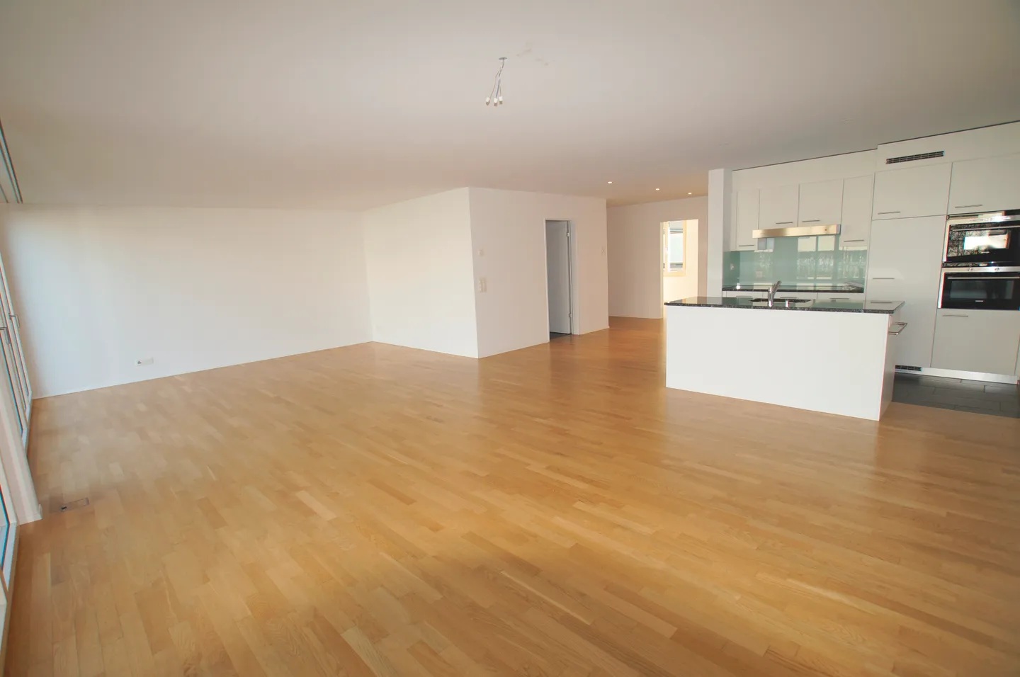 Living in a well-kept environment - Photo 3 of 8