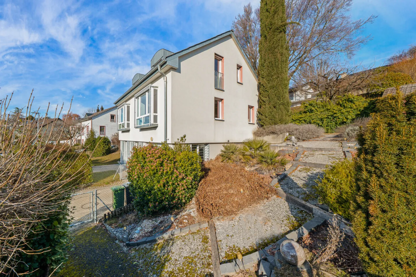 VILLA D’ARCHITECTE AU COEUR D’UN CADRE PRIVILÉGIÉ – BUSSIGNY - Photo 2 sur 7