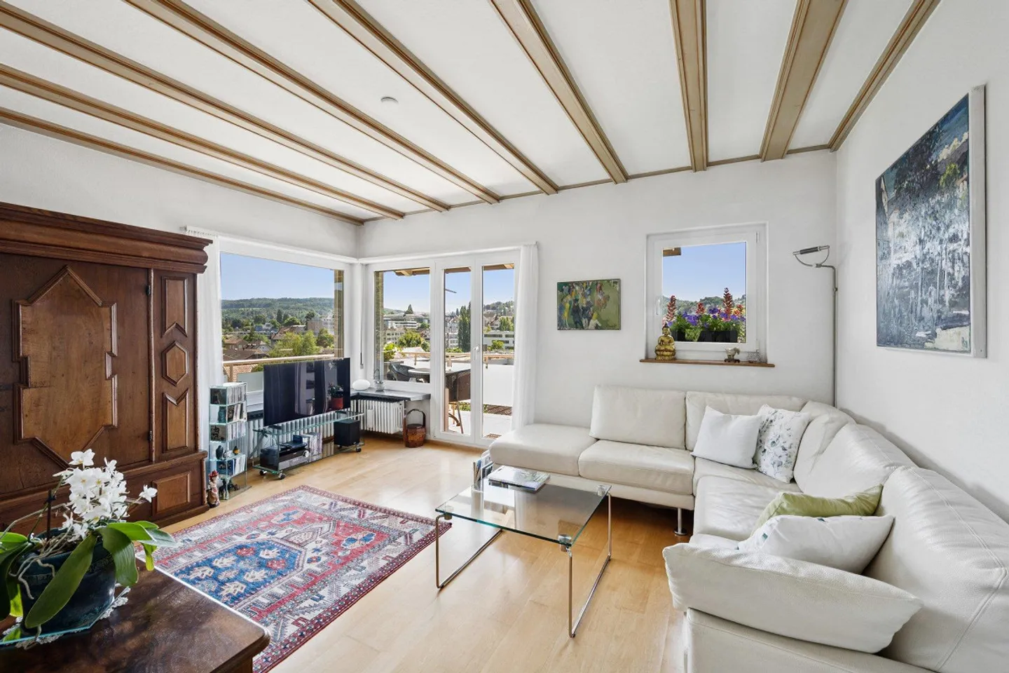 Cozy Home with Garden and Scenic View - Photo 3 of 17