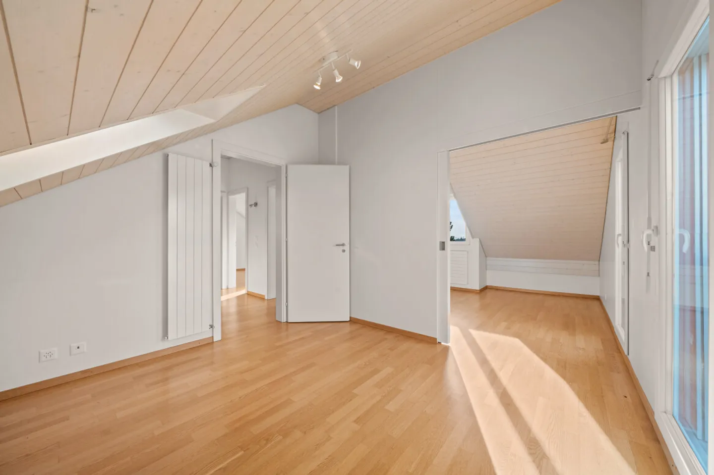 VILLA D’ARCHITECTE AU COEUR D’UN CADRE PRIVILÉGIÉ – BUSSIGNY - Photo 6 sur 7