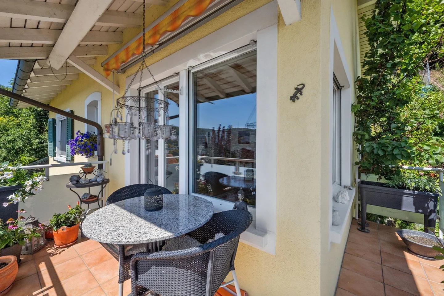 Cozy Home with Garden and Scenic View - Photo 7 of 17