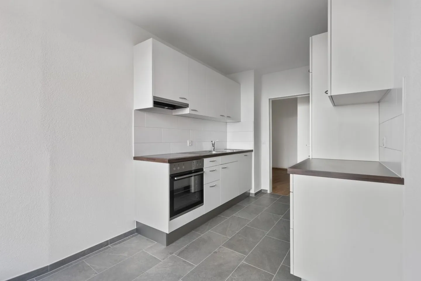 Appartement spacieux avec balcon - Photo 2 sur 4
