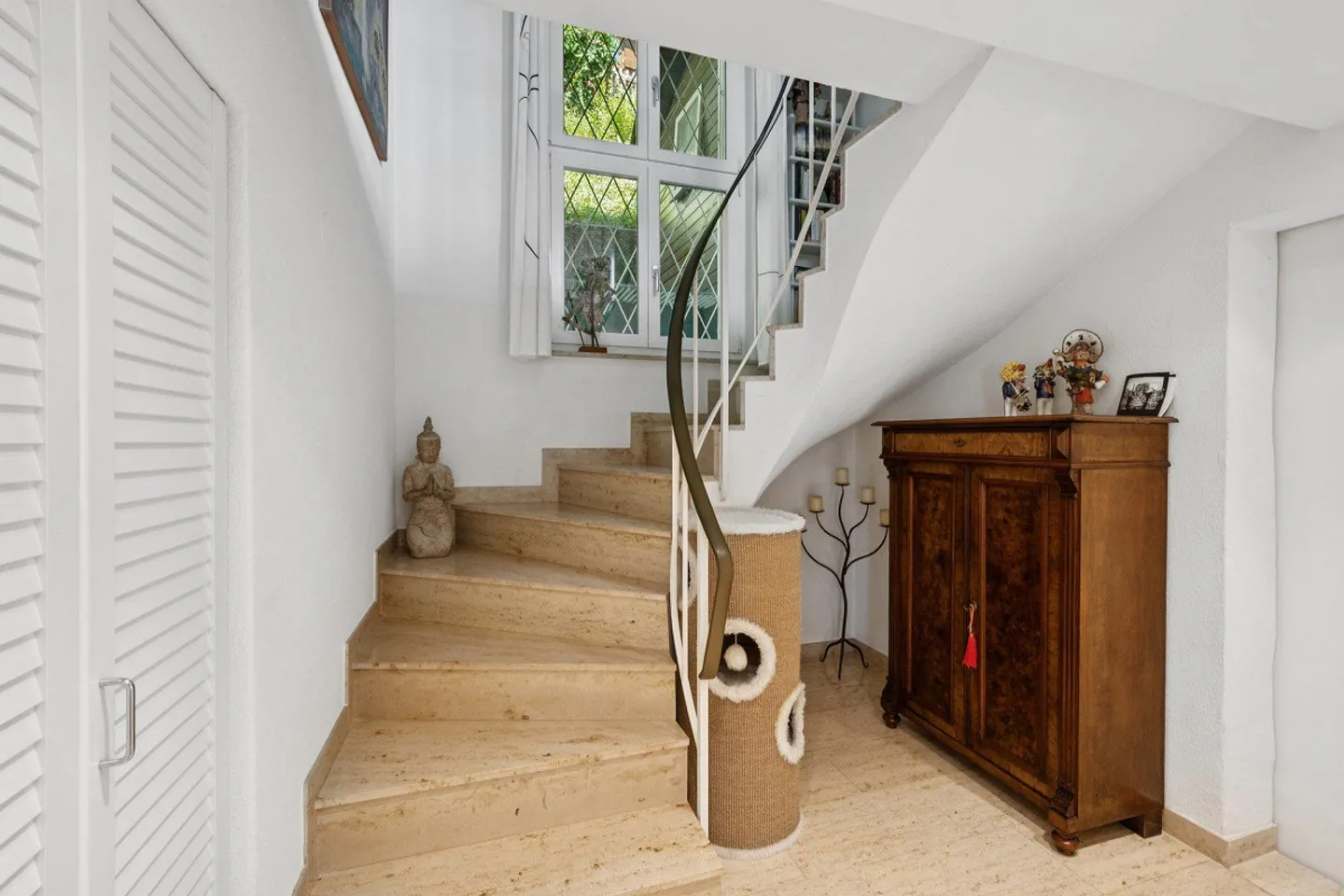 Cozy Home with Garden and Scenic View - Photo 10 of 17