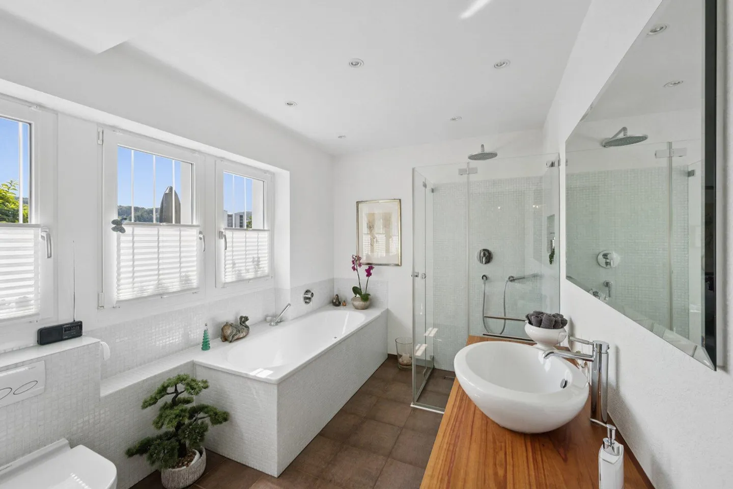 Cozy Home with Garden and Scenic View - Photo 12 of 17