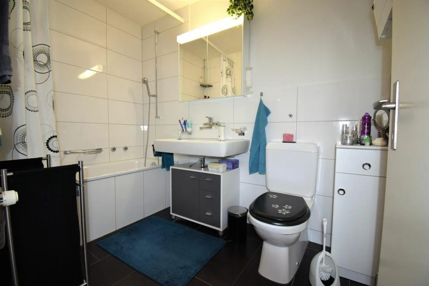 Appartamento familiare moderno con area giardino - Foto 3 di 9