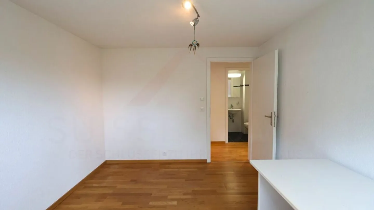 Vie moderne avec charme - Maisonette de 4,5 pièces à Walkringen avec balcon et beaucoup de confort de vie - Photo 12 sur 25